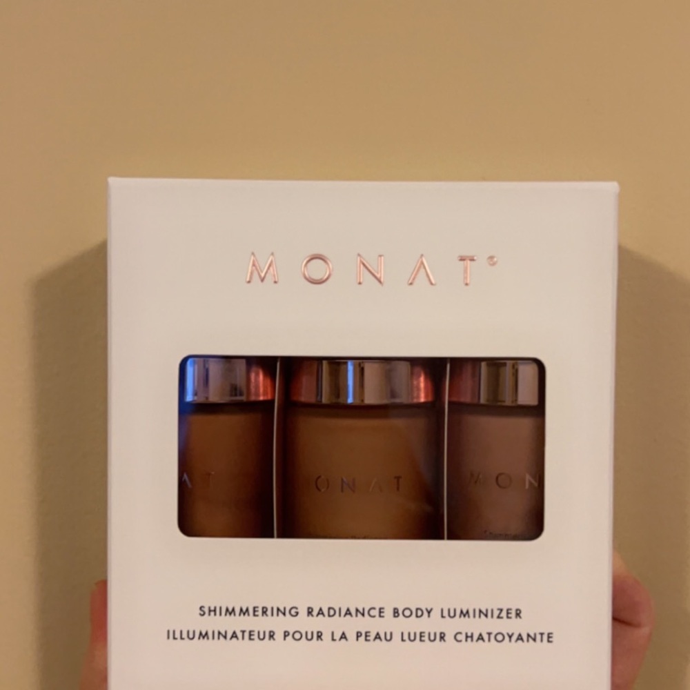 ✨MONAT LIMITED EDITION SIMMERING BODY LUMINZER✨